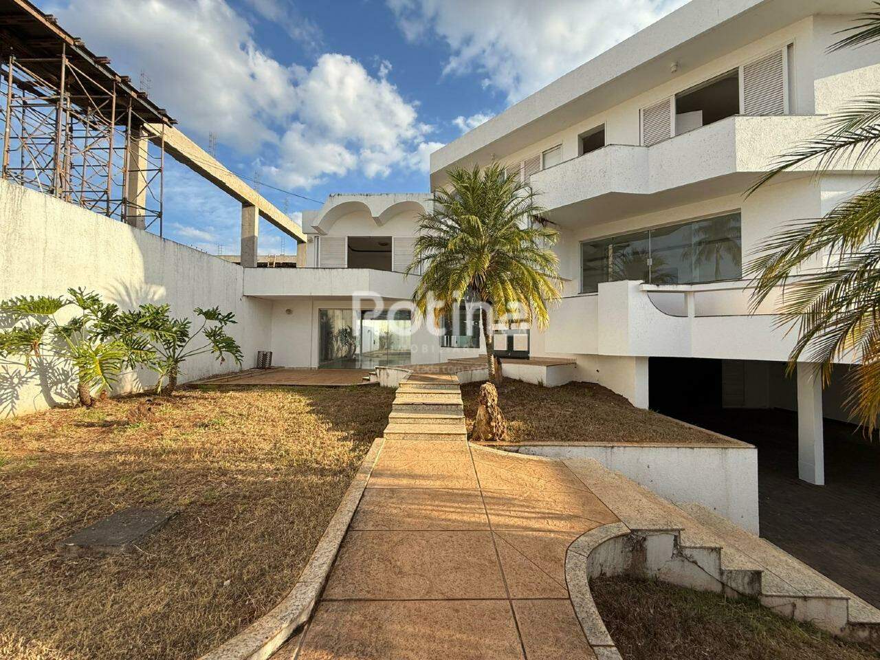 Casa Comercial para alugar, 4 quartos em Uberlândia no bairro Morada da Colina no valor de R$ 18.000,00 - Rotina Imobiliária: 