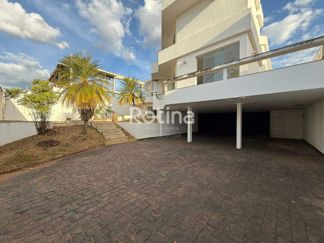 Casa Comercial para alugar, 4 quartos em Uberlândia no bairro Morada da Colina no valor de R$ 18.000,00 - Rotina Imobiliária: 