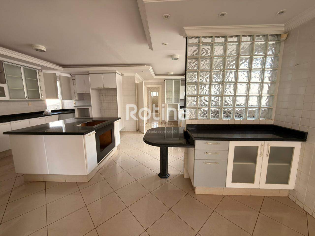 Casa Comercial para alugar, 4 quartos em Uberlândia no bairro Morada da Colina no valor de R$ 18.000,00 - Rotina Imobiliária: 