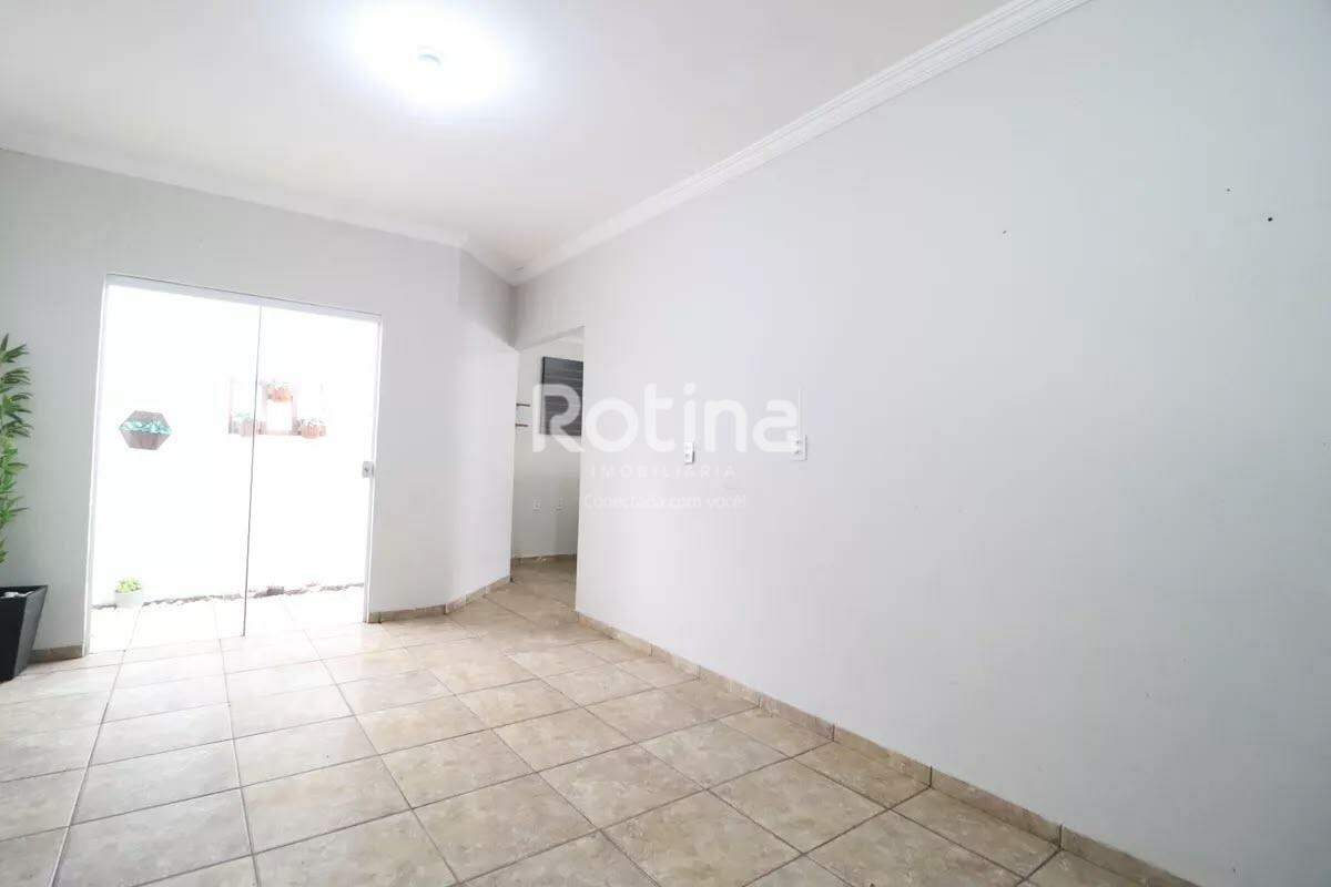 Casa para alugar, 3 quartos em Uberlândia no bairro Carajás no valor de R$ 3.000,00 - Rotina Imobiliária: 