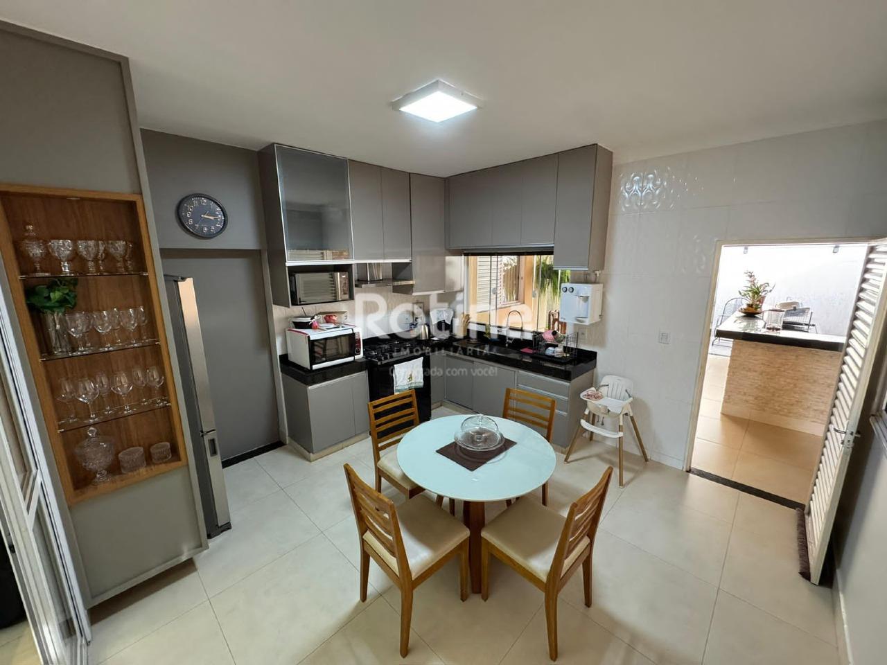 Casa à venda, 4 quartos em Uberlândia no bairro Taiaman no valor de R$ 600.000,00 - Rotina Imobiliária: 