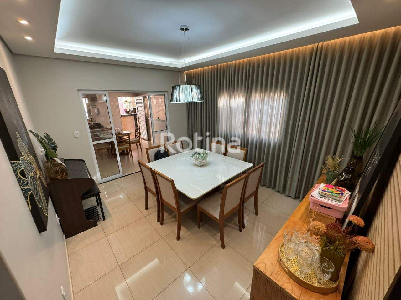 Casa à venda, 4 quartos em Uberlândia no bairro Taiaman no valor de R$ 600.000,00 - Rotina Imobiliária: 