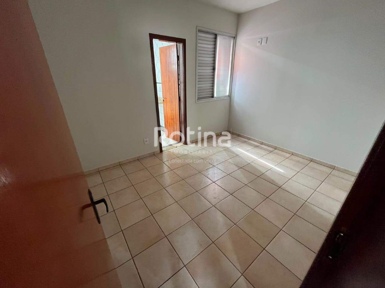 Apartamento para alugar, 3 quartos em Uberlândia no bairro Marta Helena no valor de R$ 2.200,00 - Rotina Imobiliária: 