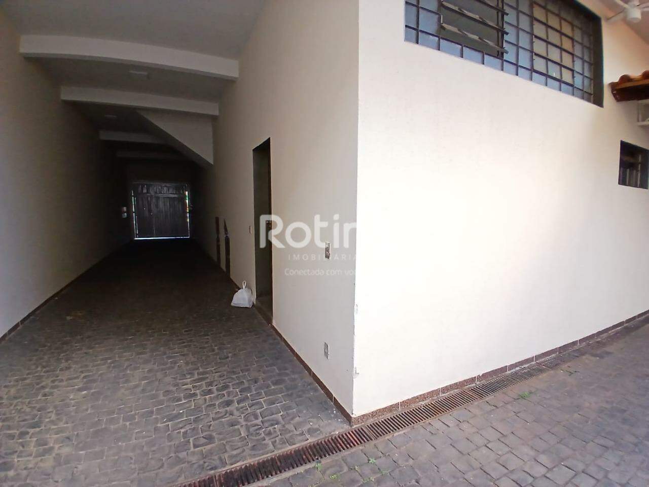 Apartamento para alugar, 3 quartos em Uberlândia no bairro Brasil no valor de R$ 2.700,00 - Rotina Imobiliária: 
