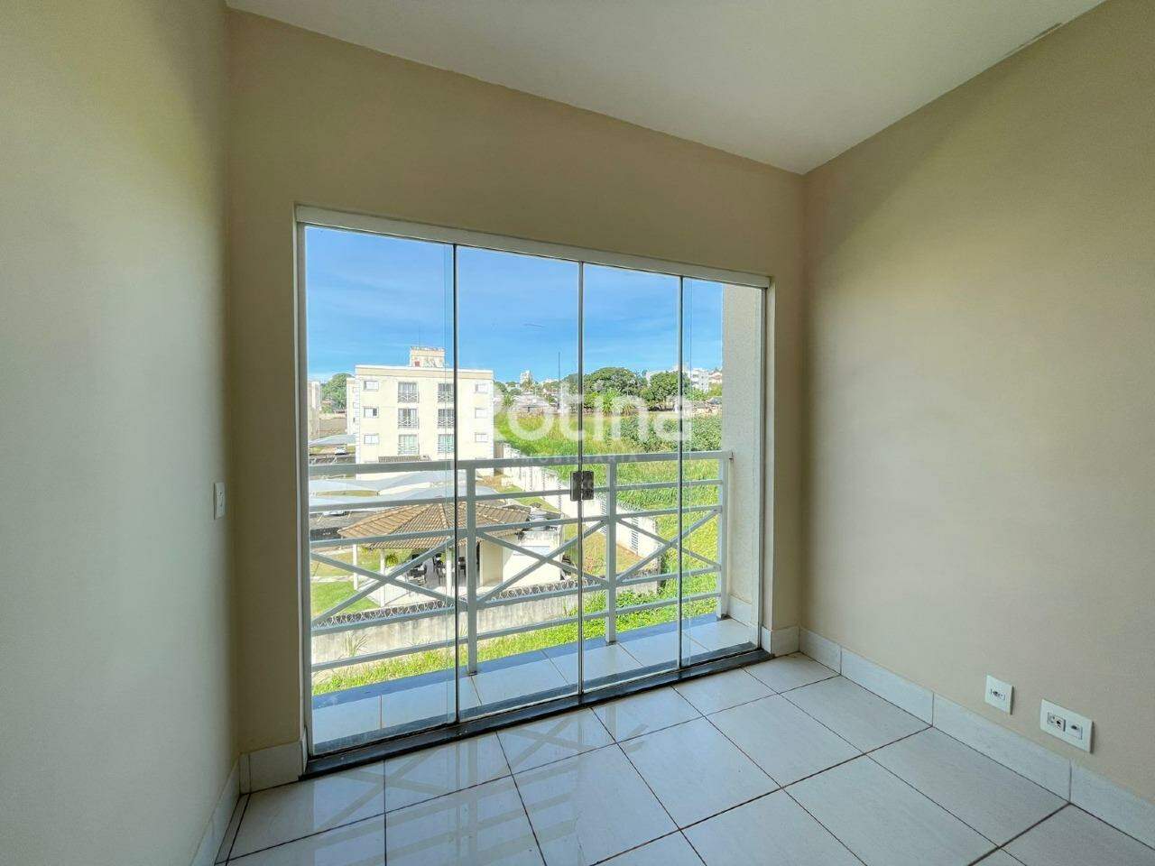 Apartamento à venda, 3 quartos em Uberlândia no bairro Tubalina no valor de R$ 375.000,00 - Rotina Imobiliária: 