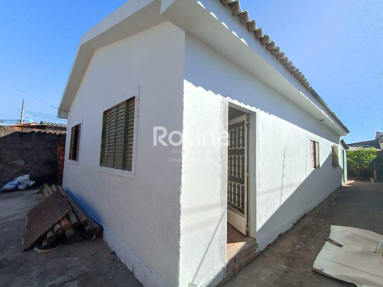 Casa à venda, 3 quartos em Uberlândia no bairro Santa Mônica no valor de R$ 320.000,00 - Rotina Imobiliária: 