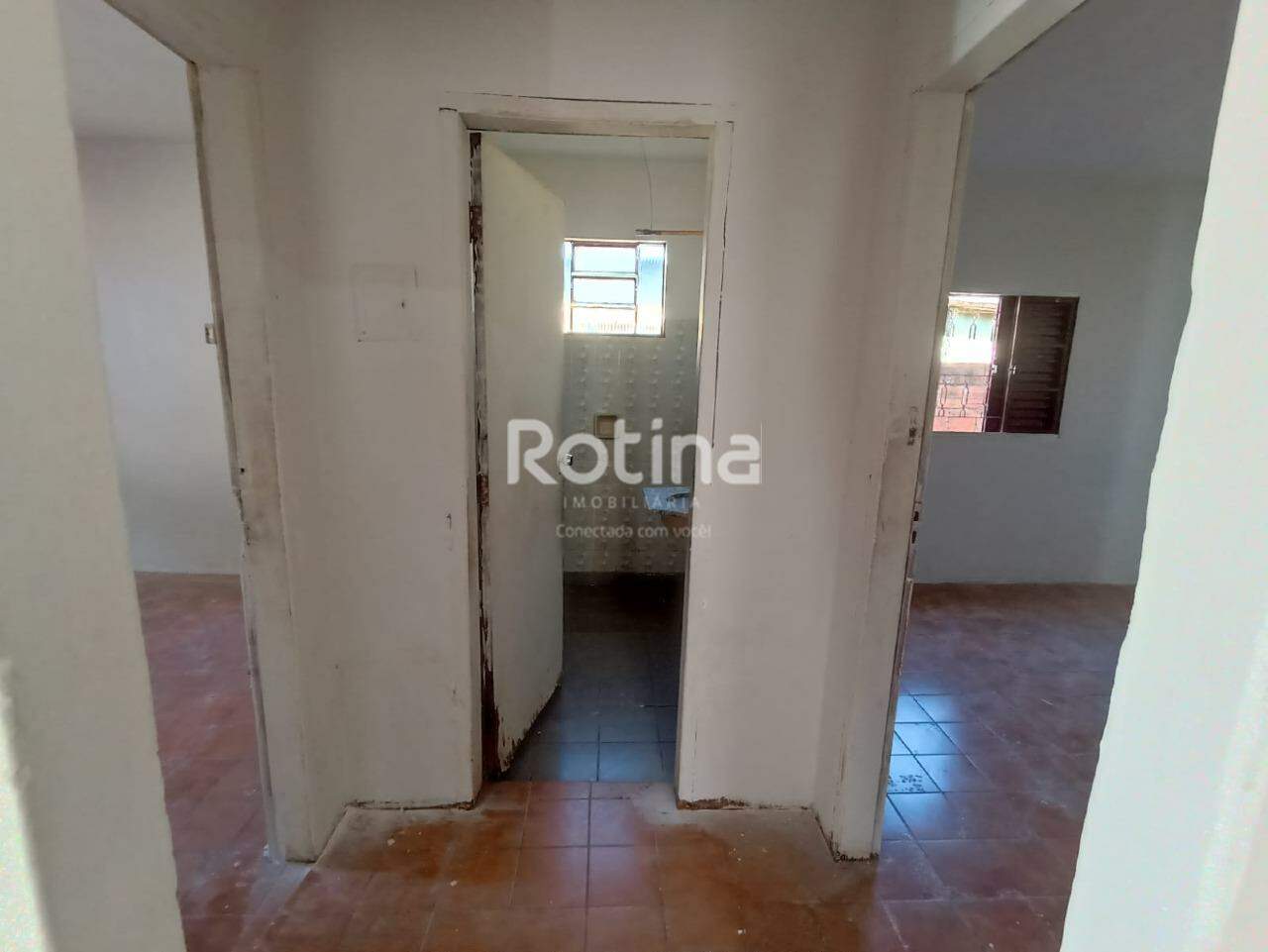 Casa à venda, 3 quartos em Uberlândia no bairro Santa Mônica no valor de R$ 320.000,00 - Rotina Imobiliária: 