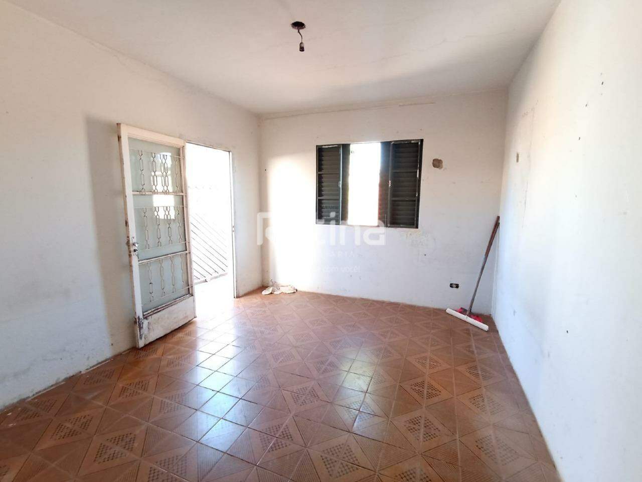 Casa à venda, 3 quartos em Uberlândia no bairro Santa Mônica no valor de R$ 320.000,00 - Rotina Imobiliária: 