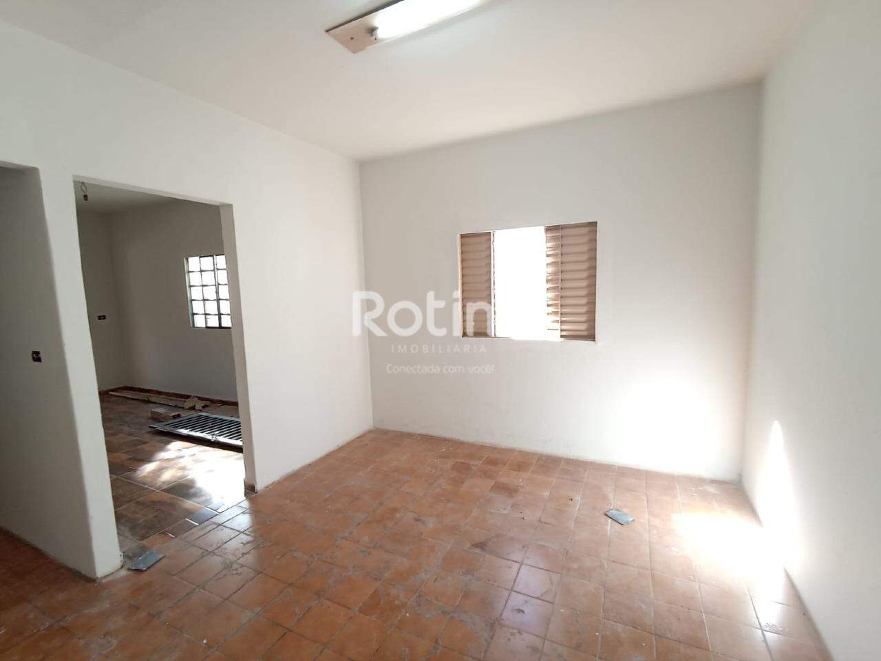 Casa à venda, 3 quartos em Uberlândia no bairro Santa Mônica no valor de R$ 320.000,00 - Rotina Imobiliária: 
