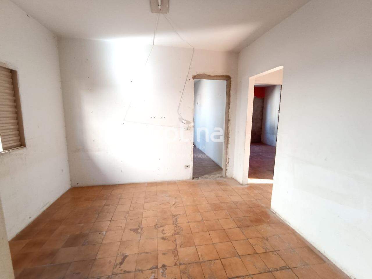 Casa à venda, 3 quartos em Uberlândia no bairro Santa Mônica no valor de R$ 320.000,00 - Rotina Imobiliária: 