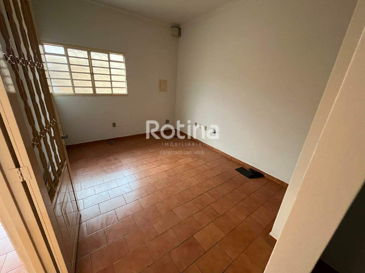 Casa para alugar, 3 quartos em Uberlândia no bairro Tibery no valor de R$ 1.950,00 - Rotina Imobiliária: 