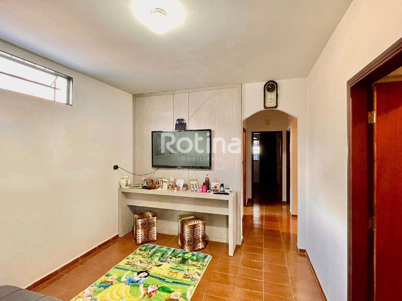 Casa à venda, 6 quartos em Uberlândia no bairro Custódio Pereira no valor de R$ 650.000,00 - Rotina Imobiliária: 