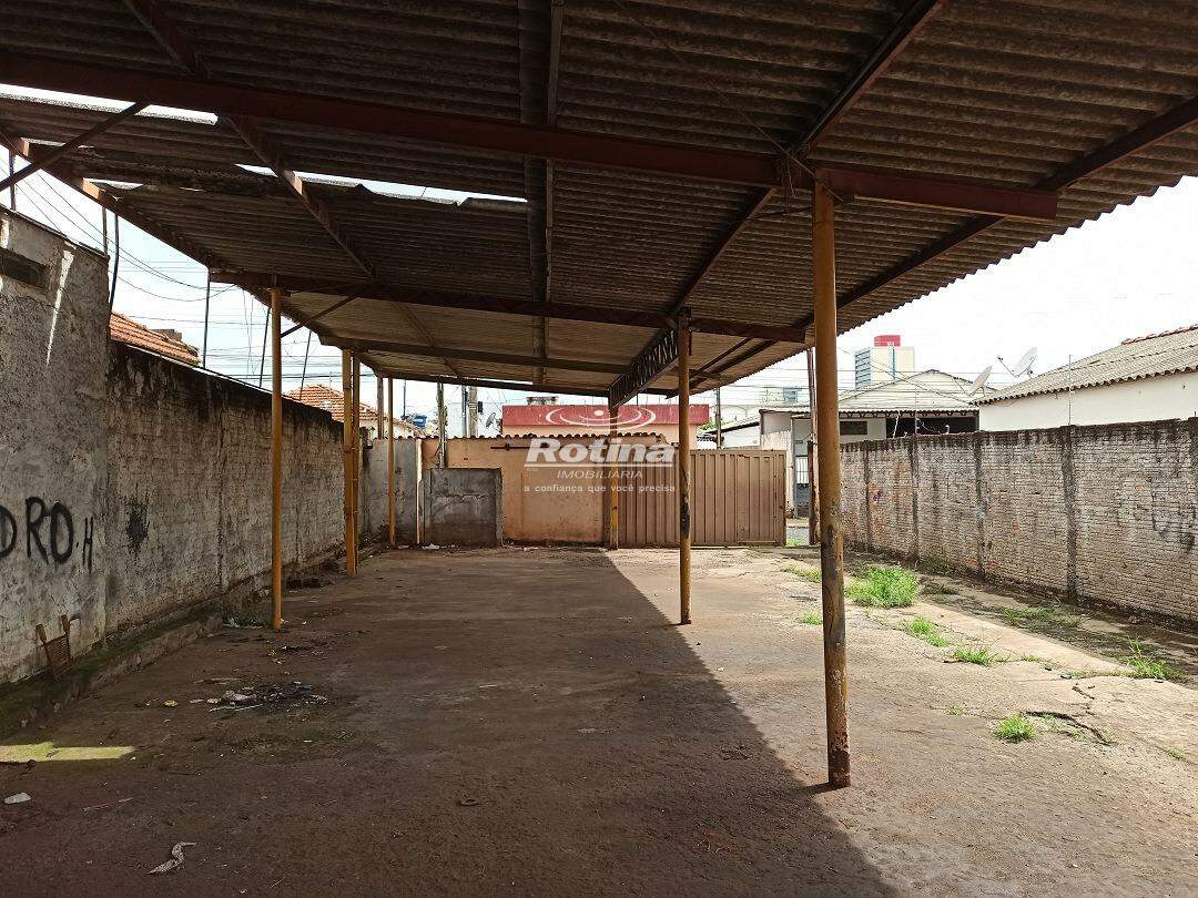 Galpão à venda, 3 quartos em Uberlândia no bairro Brasil no valor de R$ 500.000,00 - Rotina Imobiliária: 