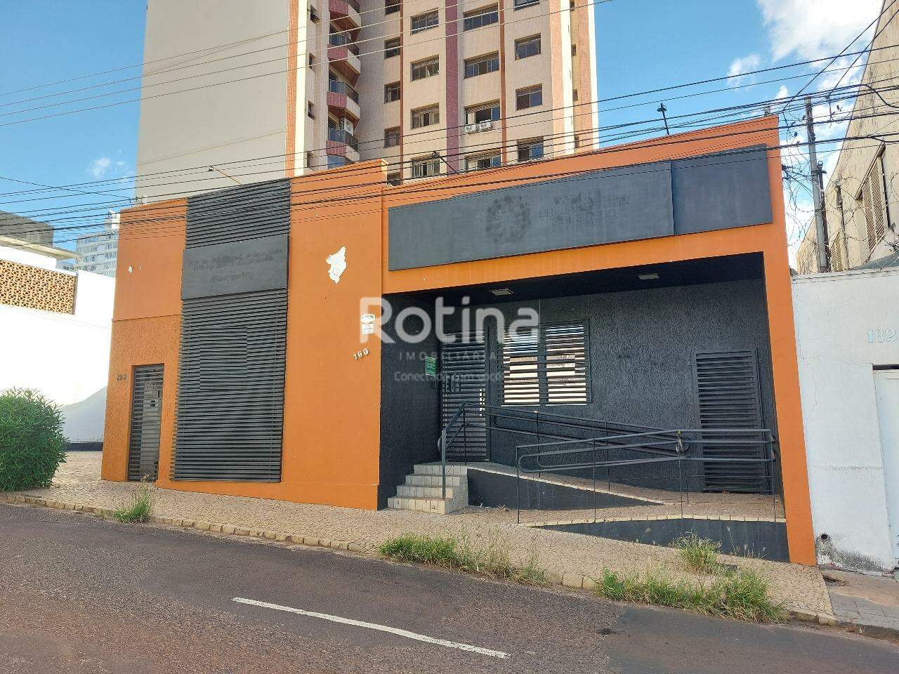 Comercial para alugar, em Uberlândia no bairro Centro no valor de R$ 5.000,00 - Rotina Imobiliária: 