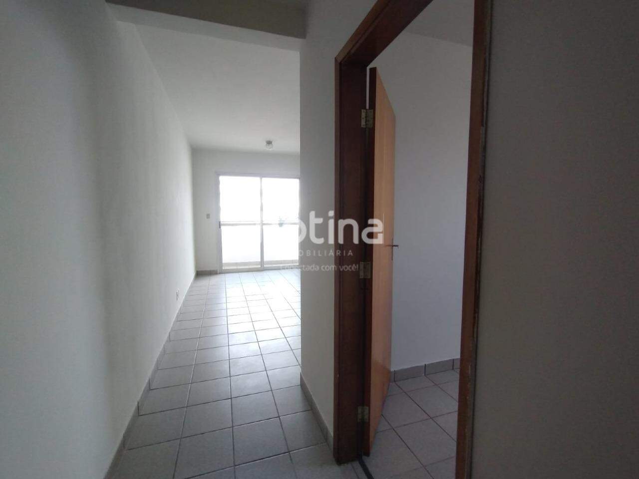 Apartamento para alugar, 3 quartos em Uberlândia no bairro Martins no valor de R$ 1.350,00 - Rotina Imobiliária: 
