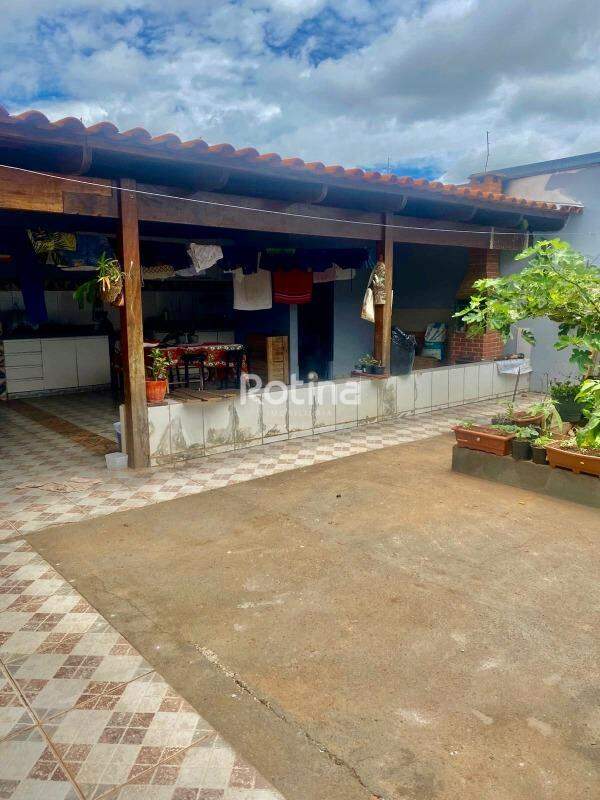 Casa à venda, 3 quartos em Uberlândia no bairro Minas Gerais no valor de R$ 450.000,00 - Rotina Imobiliária: 