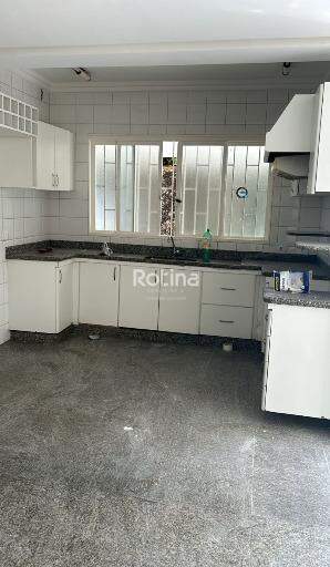 Casa para alugar, 3 quartos em Uberlândia no bairro Morada da Colina no valor de R$ 4.500,00 - Rotina Imobiliária: 
