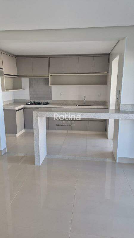 Apartamento para alugar, 3 quartos em Uberlândia no bairro Martins no valor de R$ 4.800,00 - Rotina Imobiliária: 