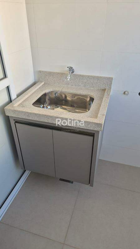Apartamento para alugar, 3 quartos em Uberlândia no bairro Martins no valor de R$ 4.800,00 - Rotina Imobiliária: 