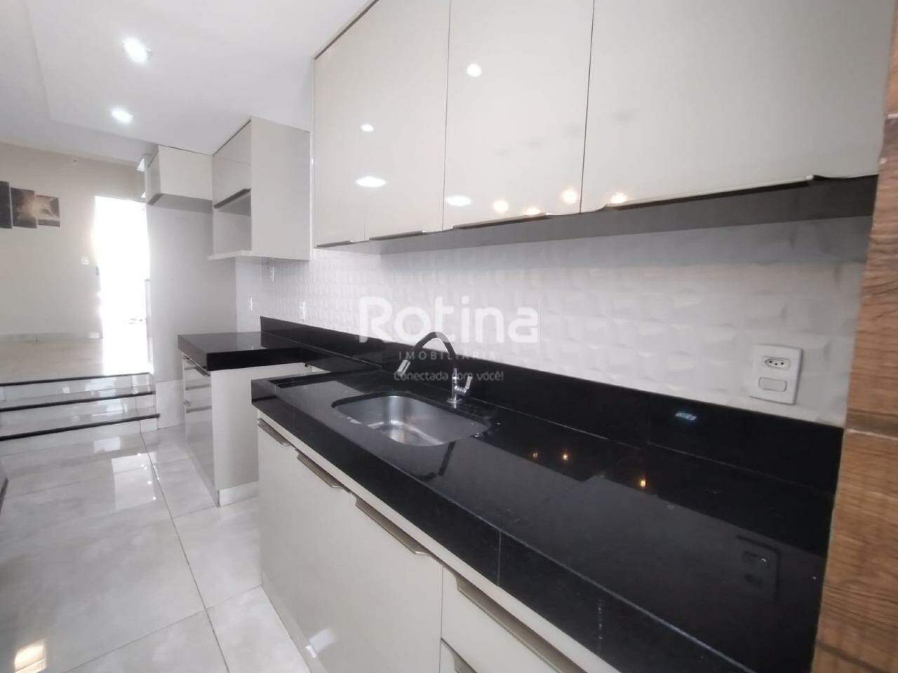 Casa Condomínio Fechado para alugar, 3 quartos em Uberlândia no bairro Aclimação no valor de R$ 6.000,00 - Rotina Imobiliária: 