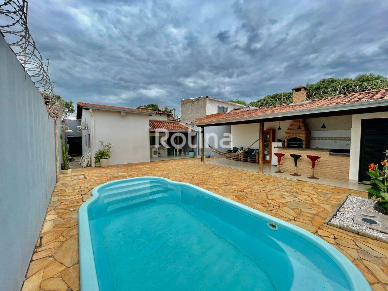 Casa à venda, 3 quartos em Uberlândia no bairro Segismundo Pereira no valor de R$ 650.000,00 - Rotina Imobiliária: 