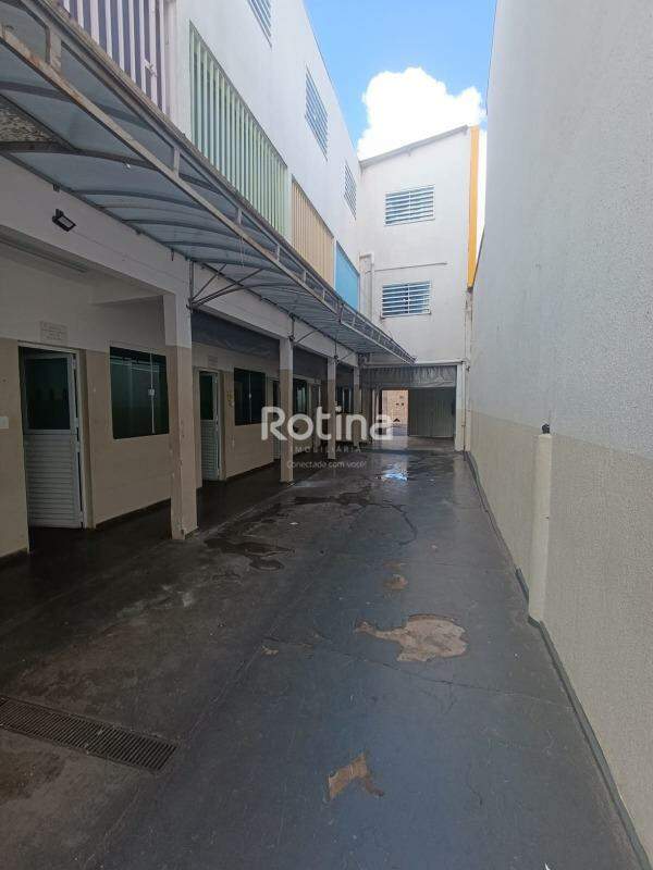 Comercial para alugar, em Uberlândia no bairro Nossa Senhora Aparecida no valor de R$ 17.000,00 - Rotina Imobiliária: 