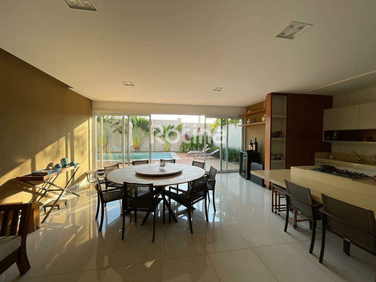 Casa Condomínio Fechado à venda, em Uberlândia no bairro Jardim Karaíba no valor de R$ 3.950.000,00 - Rotina Imobiliária: 