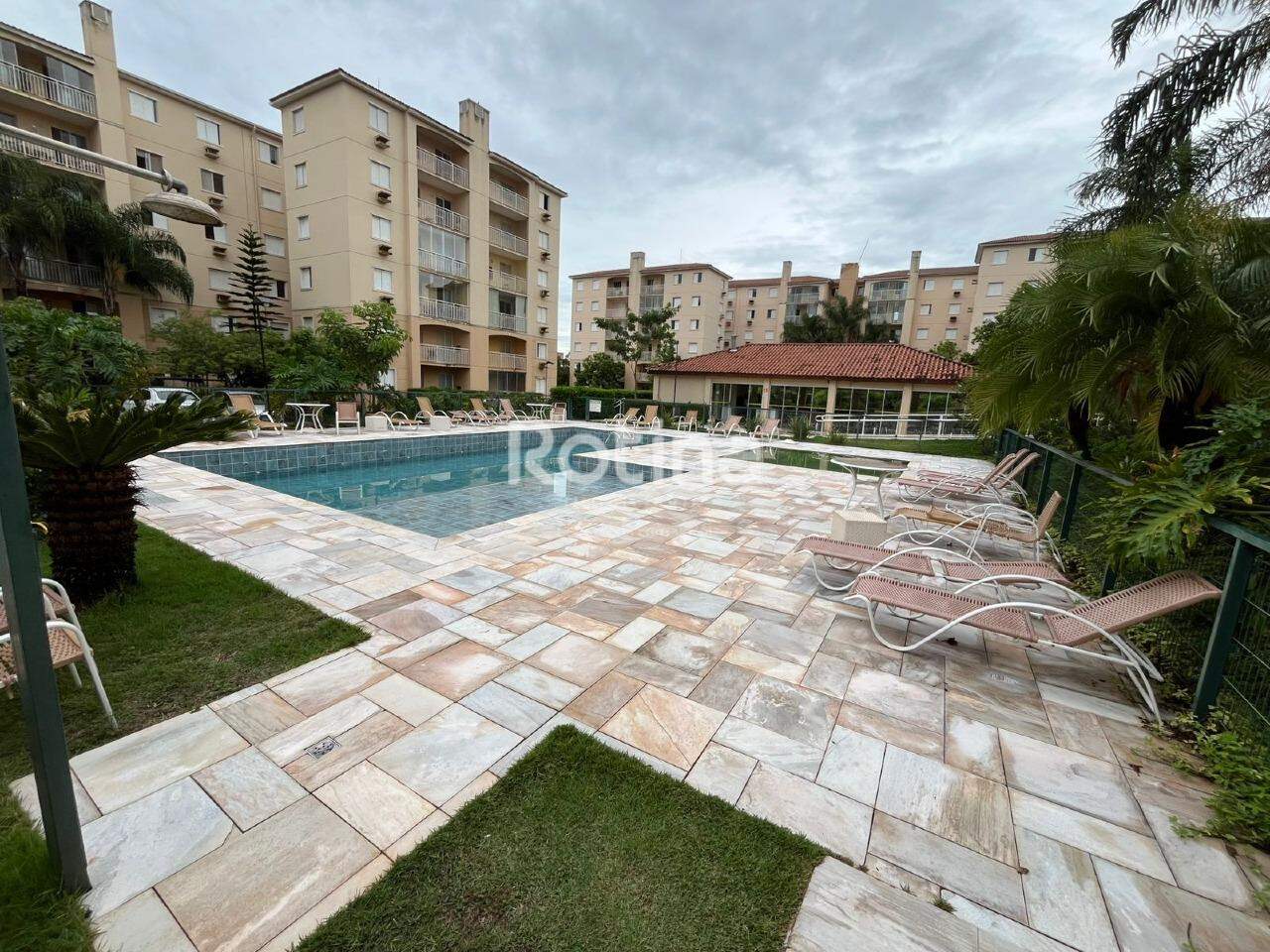 Apartamento para alugar, 3 quartos em Uberlândia no bairro Santa Mônica no valor de R$ 2.500,00 - Rotina Imobiliária: 