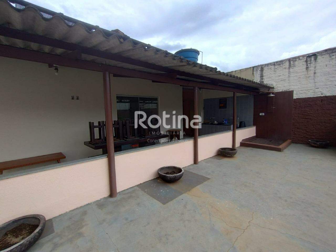 Casa para alugar, 3 quartos em Uberlândia no bairro Presidente Roosevelt no valor de R$ 2.800,00 - Rotina Imobiliária: 