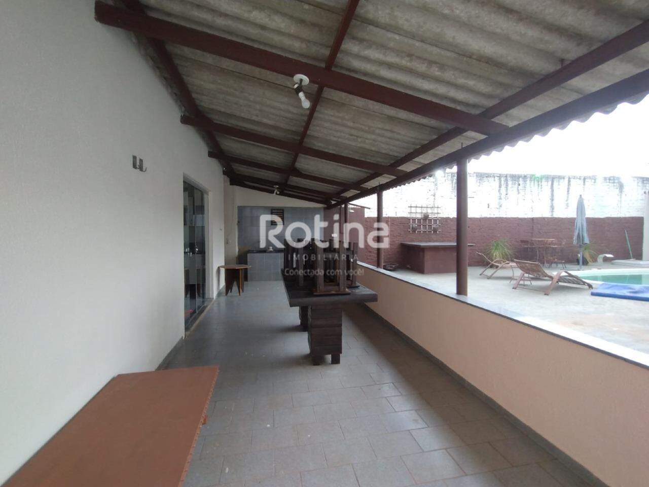 Casa para alugar, 3 quartos em Uberlândia no bairro Presidente Roosevelt no valor de R$ 2.800,00 - Rotina Imobiliária: 