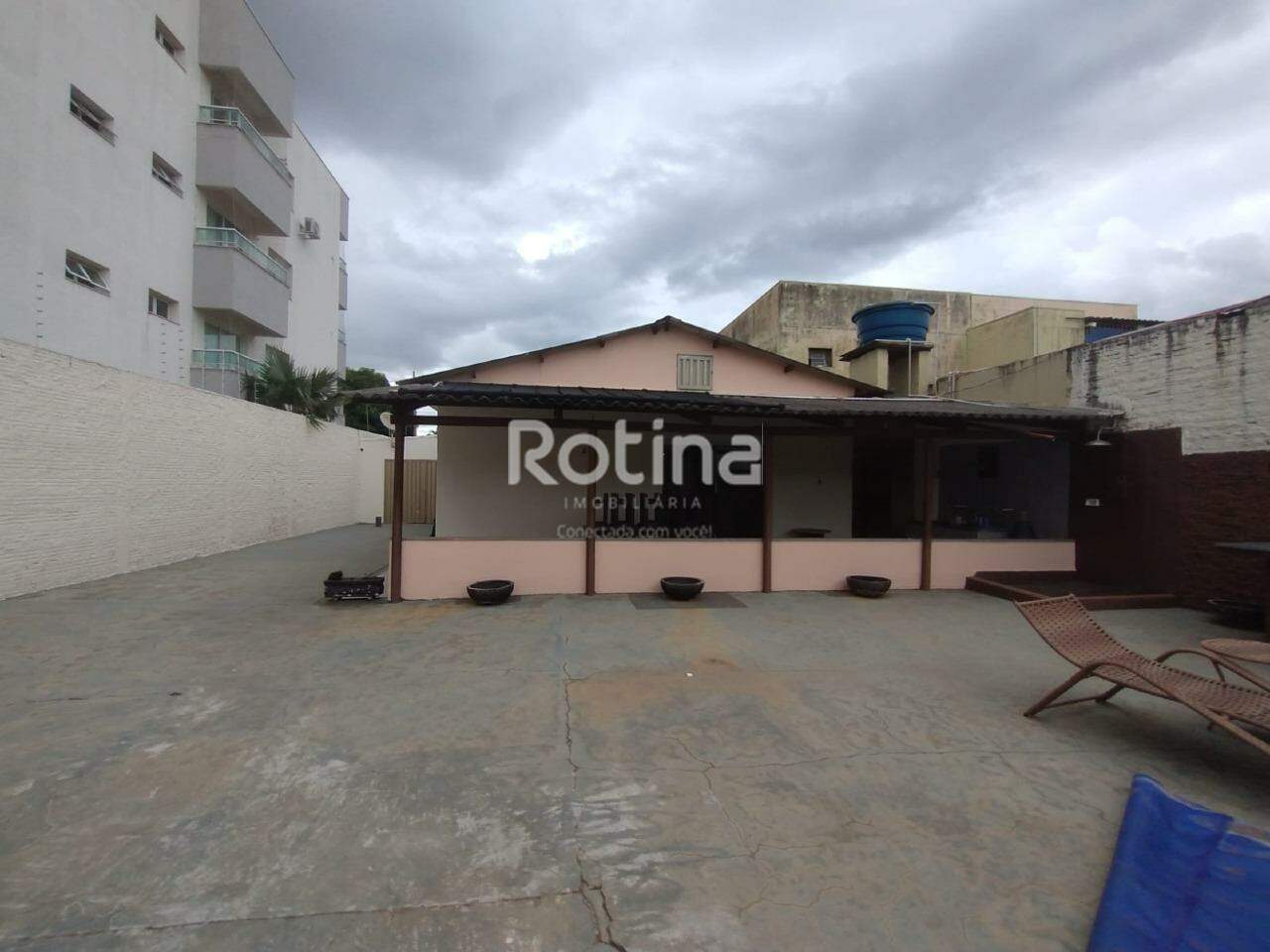 Casa para alugar, 3 quartos em Uberlândia no bairro Presidente Roosevelt no valor de R$ 2.800,00 - Rotina Imobiliária: 