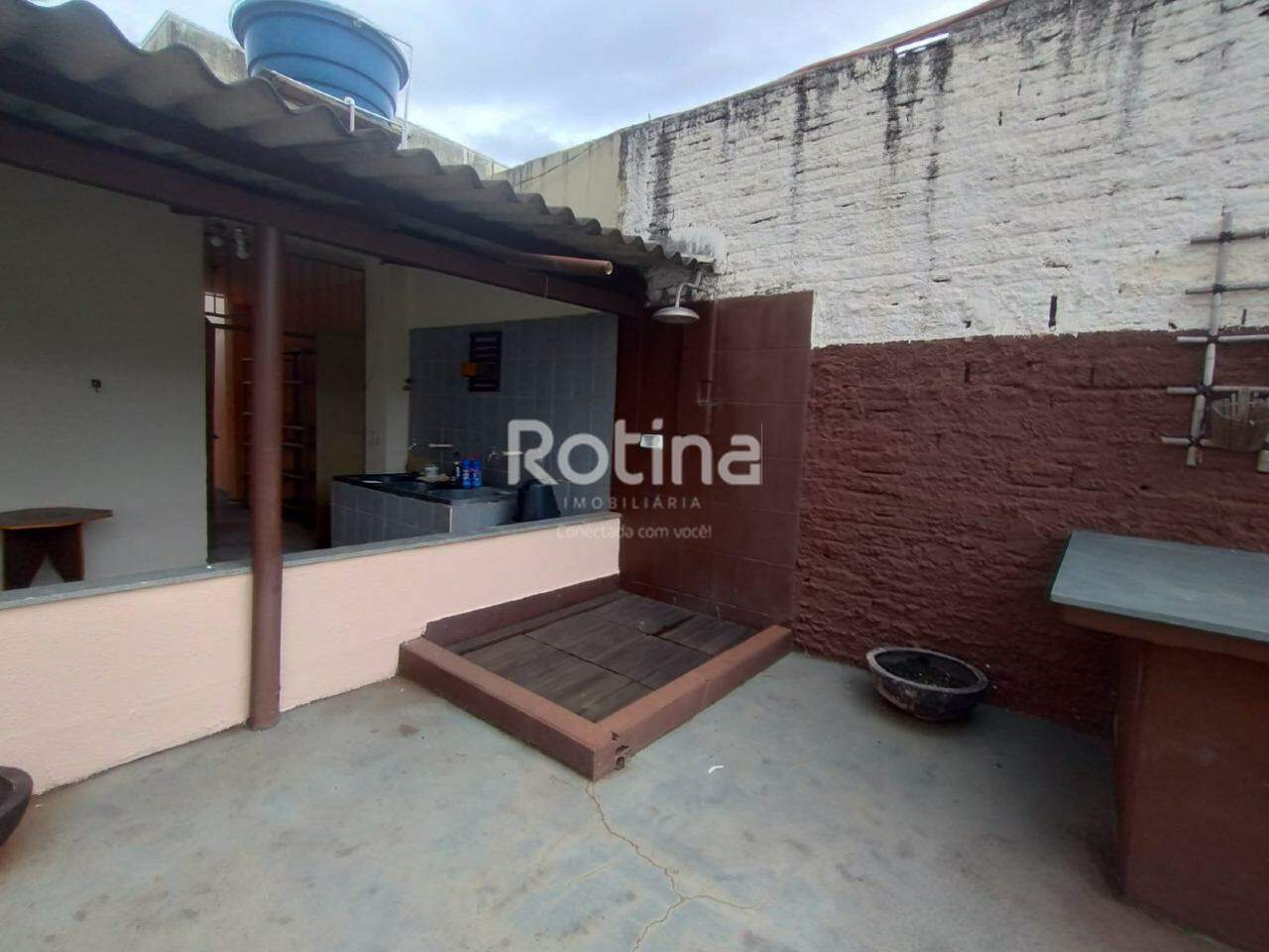 Casa para alugar, 3 quartos em Uberlândia no bairro Presidente Roosevelt no valor de R$ 2.800,00 - Rotina Imobiliária: 