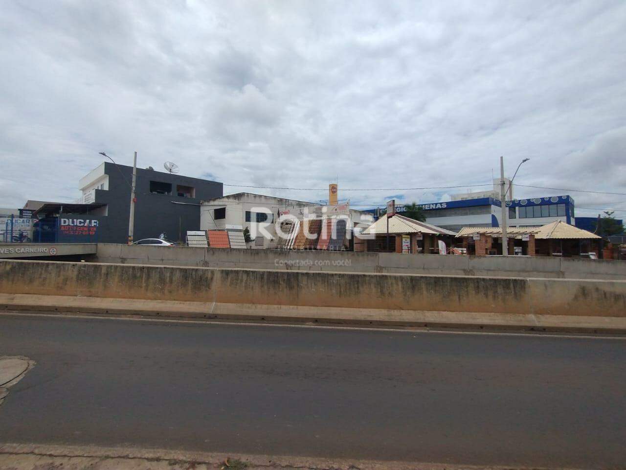 Área para alugar, em Uberlândia no bairro Jaraguá no valor de R$ 0,01 - Rotina Imobiliária: 