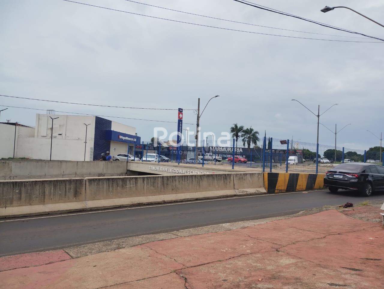 Área para alugar, em Uberlândia no bairro Jaraguá no valor de R$ 0,01 - Rotina Imobiliária: 