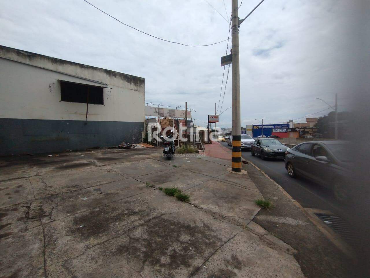 Área para alugar, em Uberlândia no bairro Jaraguá no valor de R$ 0,01 - Rotina Imobiliária: 