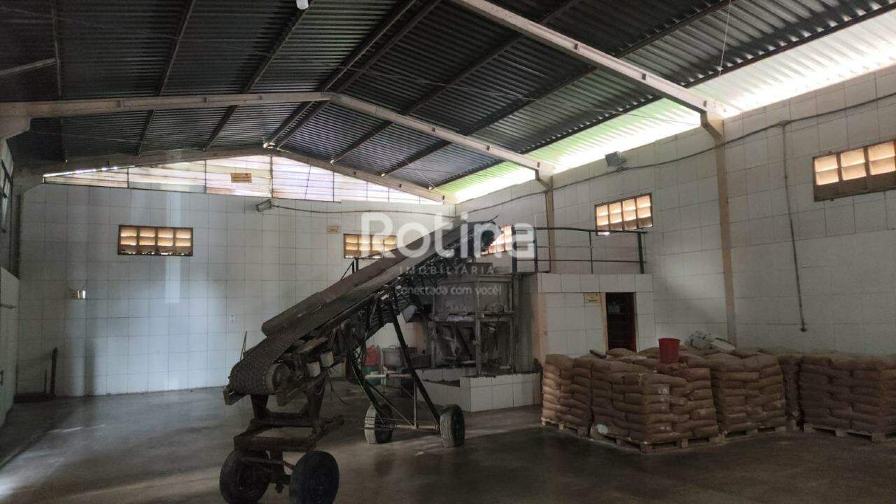 Galpão para alugar, em Uberlândia no bairro Chacaras Tubalina e Quartel no valor de R$ 15.000,00 - Rotina Imobiliária: 