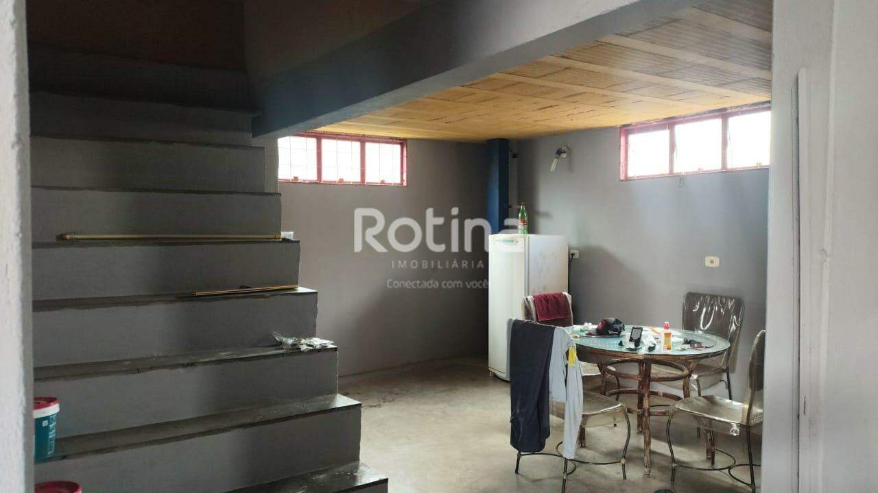 Galpão para alugar, em Uberlândia no bairro Chacaras Tubalina e Quartel no valor de R$ 8.000,00 - Rotina Imobiliária: 