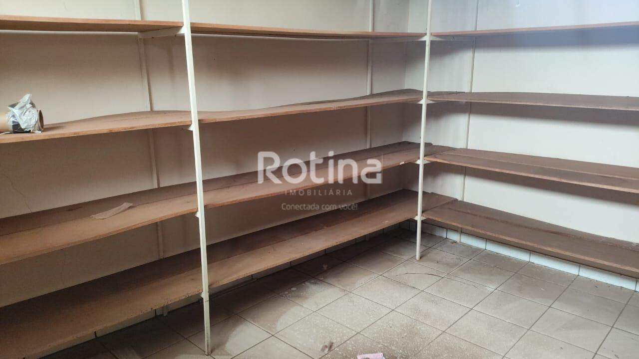 Comercial para alugar, em Uberlândia no bairro Chacaras Tubalina e Quartel no valor de R$ 8.000,00 - Rotina Imobiliária: 
