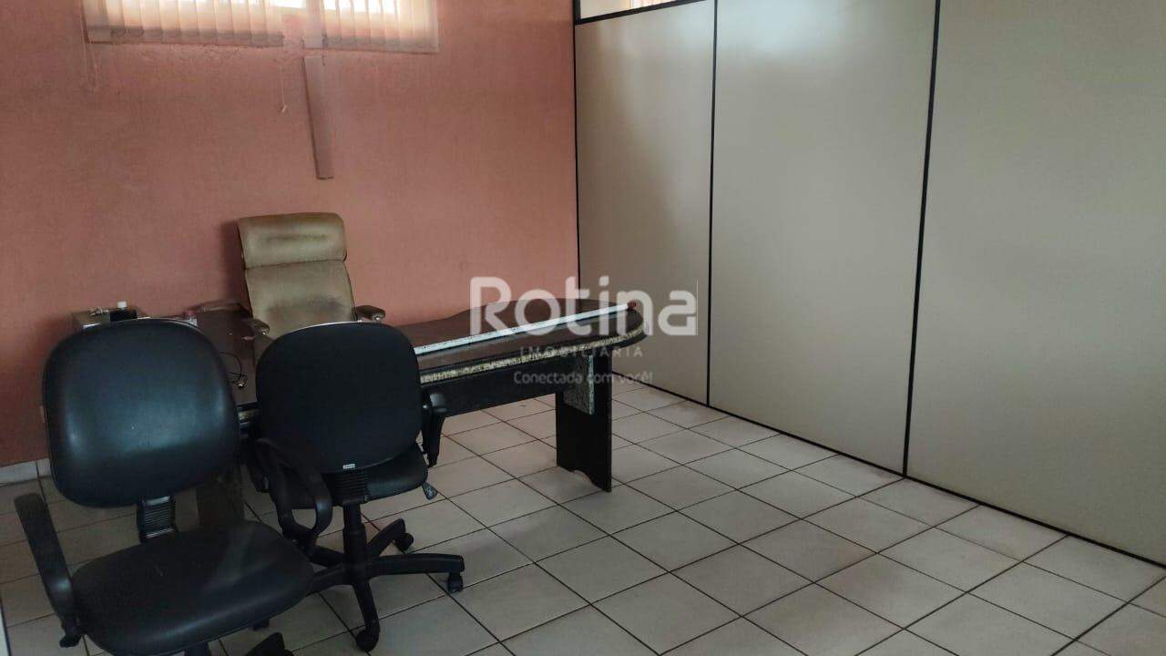 Comercial para alugar, em Uberlândia no bairro Chacaras Tubalina e Quartel no valor de R$ 8.000,00 - Rotina Imobiliária: 