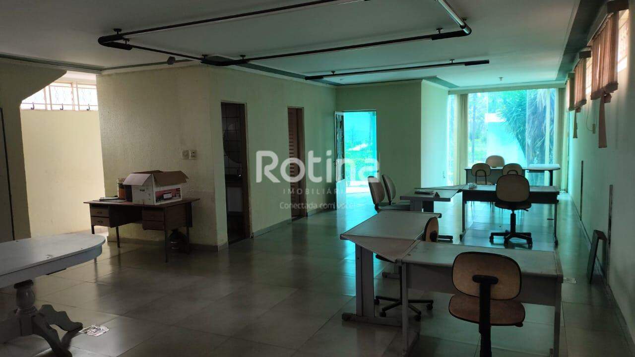 Comercial para alugar, em Uberlândia no bairro Chacaras Tubalina e Quartel no valor de R$ 8.000,00 - Rotina Imobiliária: 