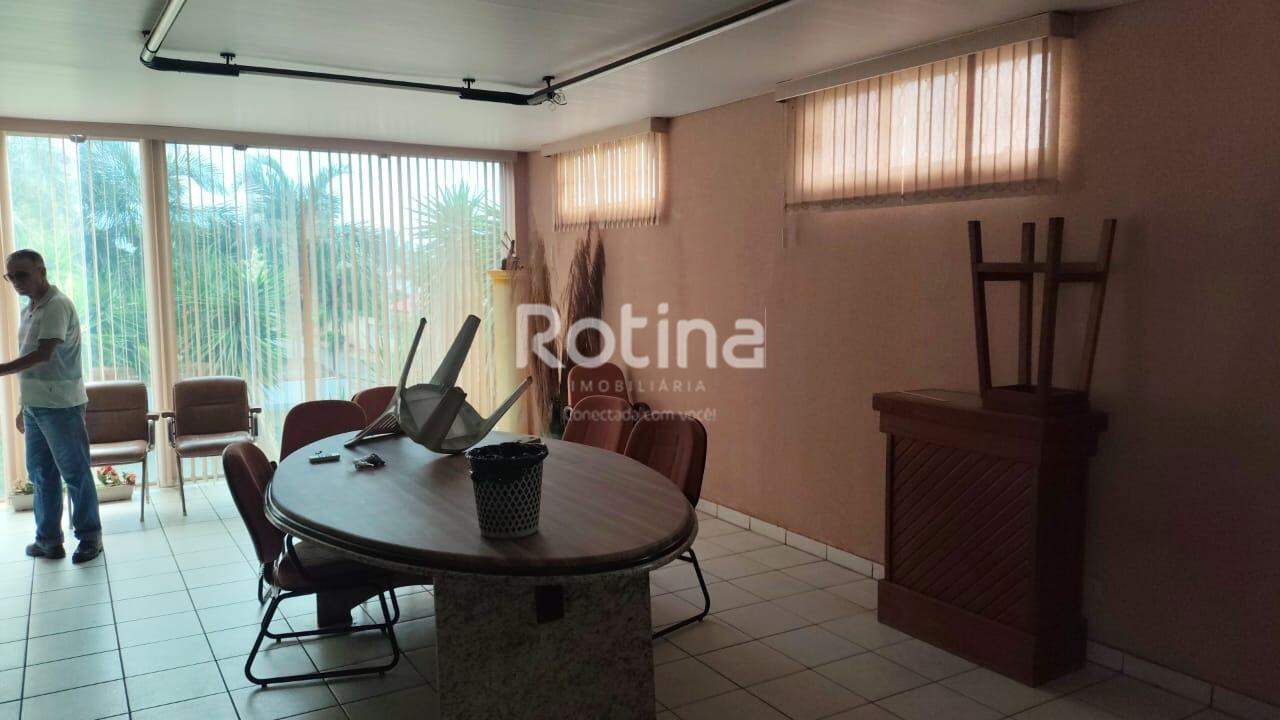 Comercial para alugar, em Uberlândia no bairro Chacaras Tubalina e Quartel no valor de R$ 8.000,00 - Rotina Imobiliária: 