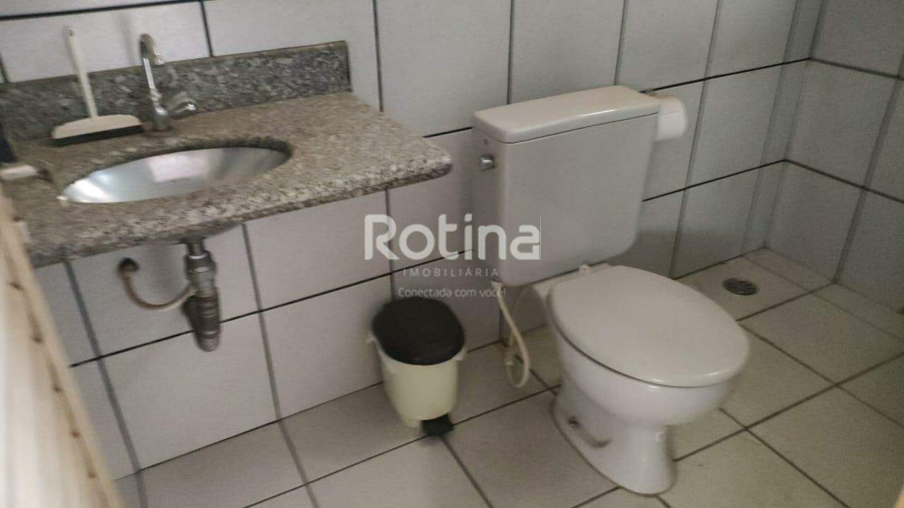 Sala para alugar, em Uberlândia no bairro Chacaras Tubalina e Quartel no valor de R$ 6.000,00 - Rotina Imobiliária: 