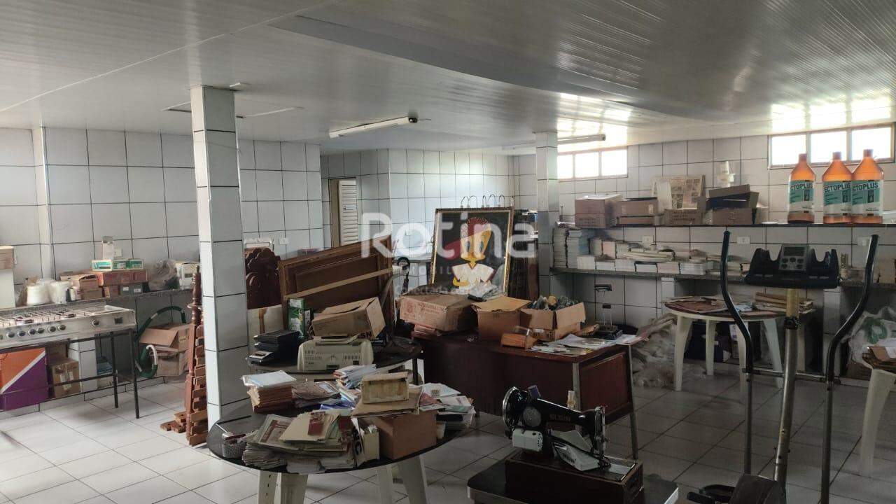 Sala para alugar, em Uberlândia no bairro Chacaras Tubalina e Quartel no valor de R$ 6.000,00 - Rotina Imobiliária: 