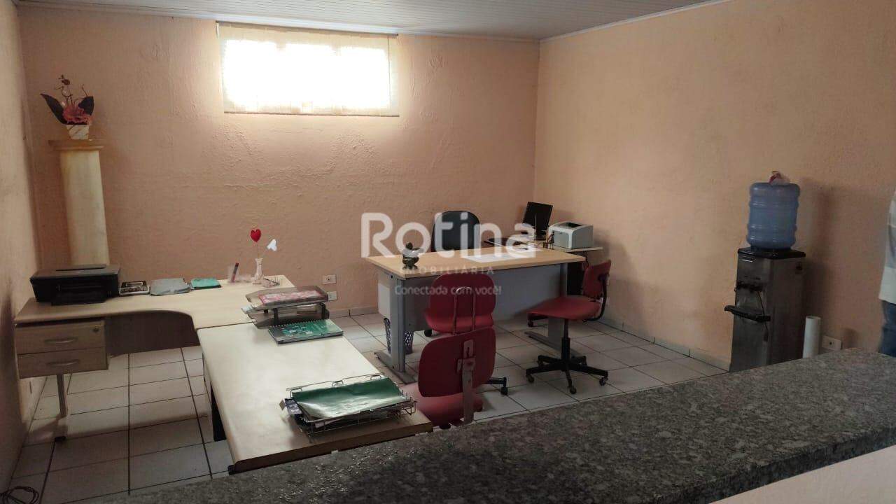 Sala para alugar, em Uberlândia no bairro Chacaras Tubalina e Quartel no valor de R$ 6.000,00 - Rotina Imobiliária: 