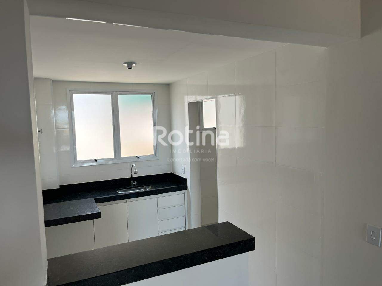 Apartamento à venda, 3 até 3 quartos em Uberlândia no bairro Segismundo Pereira no valor de R$ R$ 380.000,00 até R$ 380.000,00 - Rotina Imobiliária: 