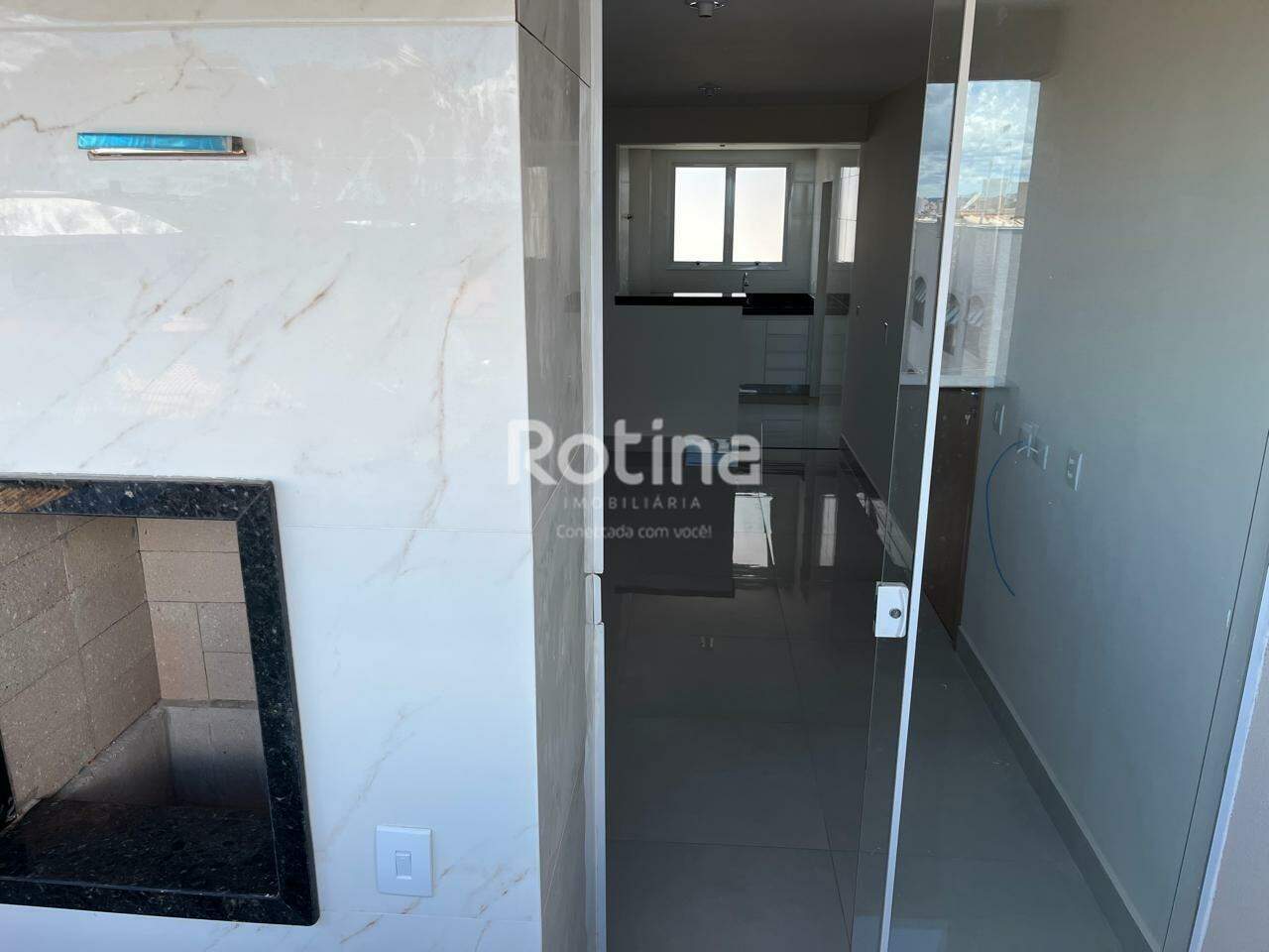 Apartamento à venda, 3 até 3 quartos em Uberlândia no bairro Segismundo Pereira no valor de R$ R$ 380.000,00 até R$ 380.000,00 - Rotina Imobiliária: 