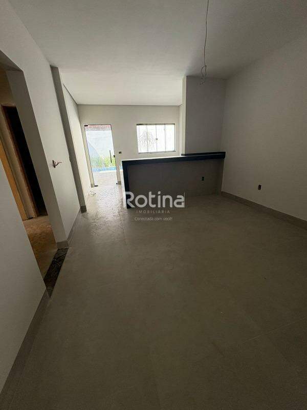 Casa à venda, 3 quartos em Uberlândia no bairro Jardim das Palmeiras no valor de R$ 850.000,00 - Rotina Imobiliária: Cozinha