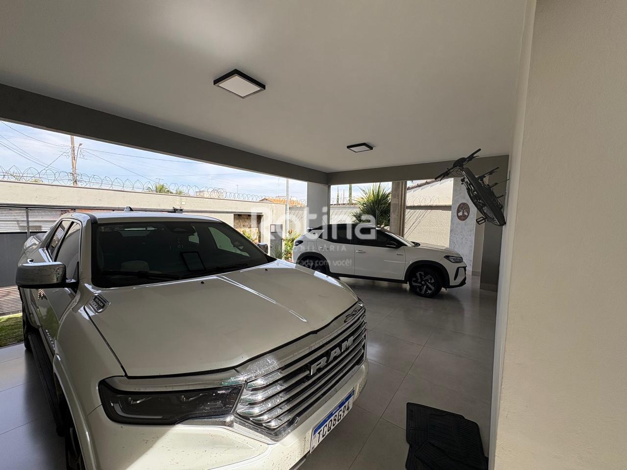 Casa à venda, 4 quartos em Uberlândia no bairro Cidade Jardim no valor de R$ 1.500.000,00 - Rotina Imobiliária: 