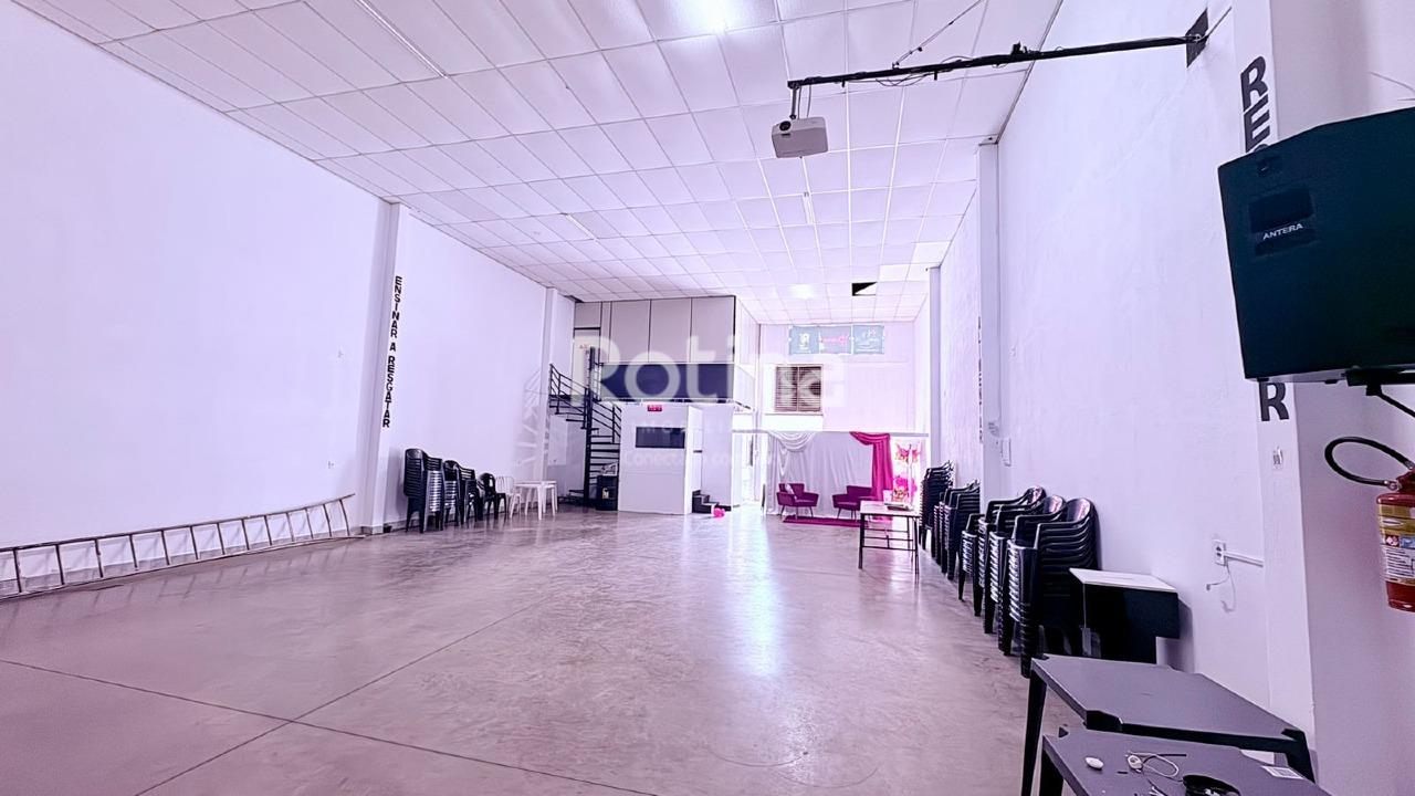 Galpão à venda, em Uberlândia no bairro Shopping Park no valor de R$ 800.000,00 - Rotina Imobiliária: 