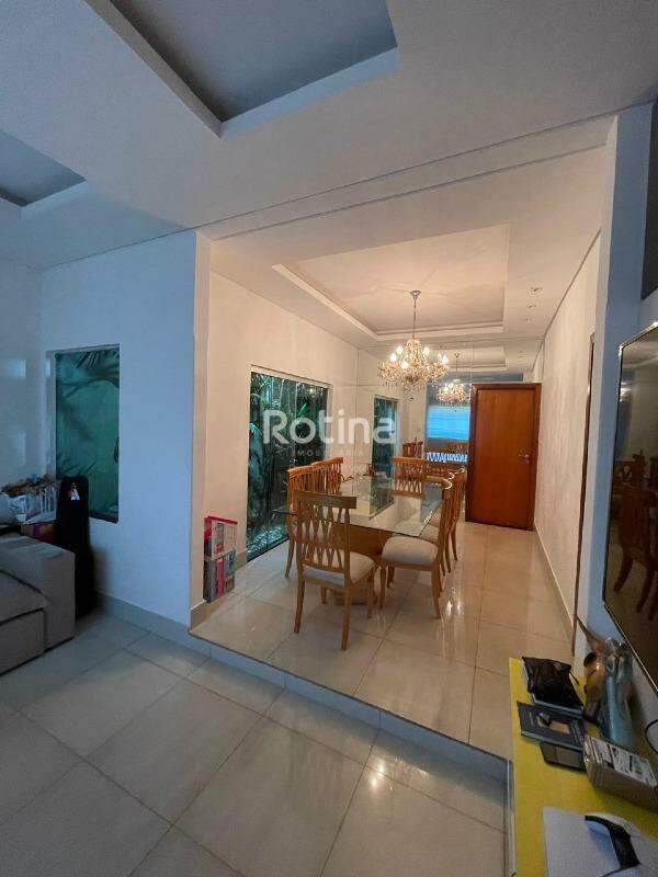 Casa à venda, 3 quartos em Uberlândia no bairro Granada no valor de R$ 830.000,00 - Rotina Imobiliária: 